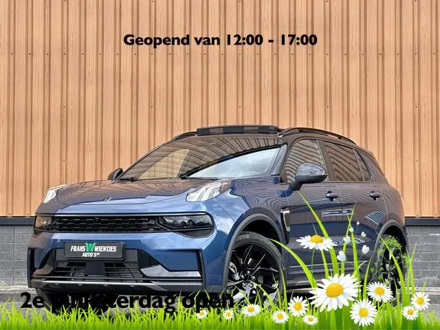 Lynk & Co 01 1.5 | Black Pakket | Panoramadak | Zwarte hemel | Stuurwielverwarming | Adaptive Cruise...