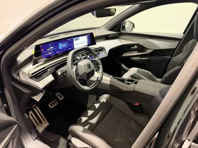 Peugeot e-3008