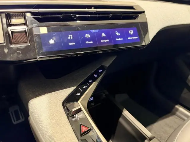 Peugeot e-3008