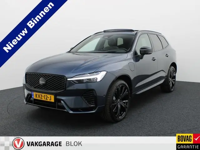 Volvo XC60 2.0 T6 Plug-in hybrid AWD Plus Dark | Trekhaak | Panodak | Dode Hoek | 360 Camera | Harma...