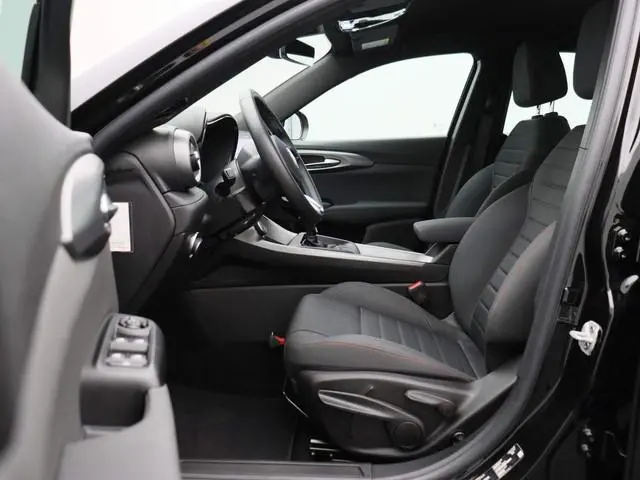 Alfa Romeo Tonale 1.5T Hybrid Sprint | Navigatie | Climate Controle | LMV 18" | Parkeersensoren | LE...