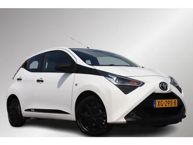 Toyota Aygo 1.0 VVT-i x-fun, Airco, Bluetooth, Zwarte accenten!