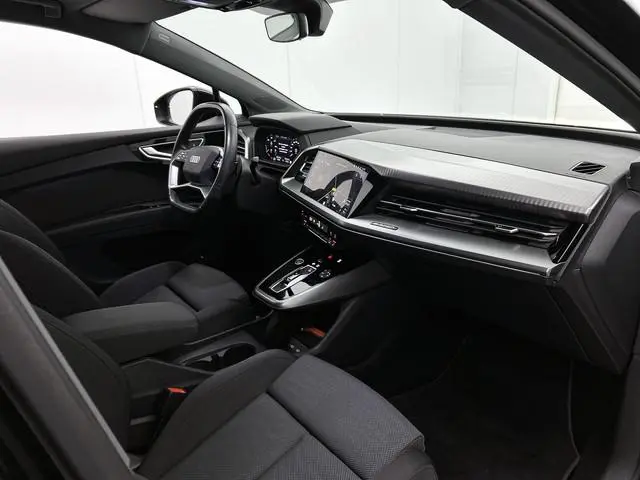 Audi Q4 e-tron 40e Advanced edition 150KW / 77 kWh / Trekhaak / Matrix-Led / Lmv 19"/ Apple Carplay...