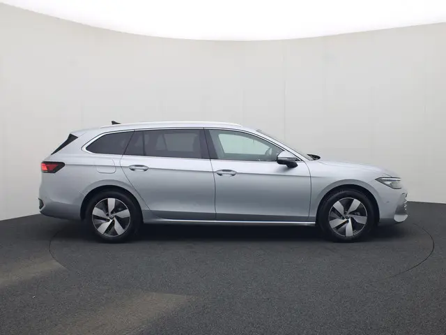 Volkswagen Passat Variant 1.5eTSI/150PK Business DSG · Navigatie · Apple/Android Car Play · Camera ·...