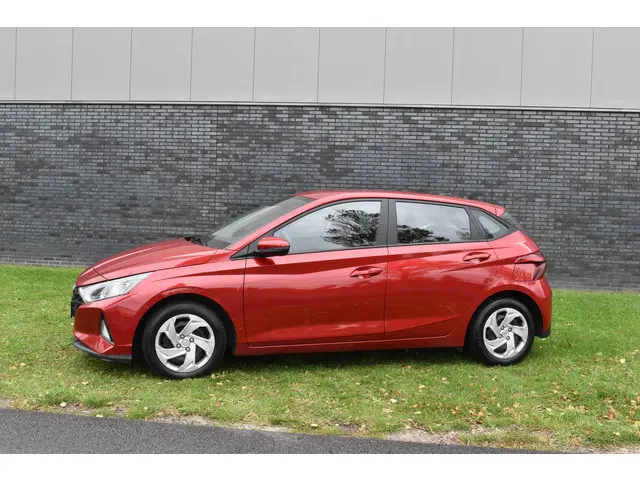 Hyundai i20 1.2 MPI i-Motion Airco stuur/stoel verwarming Parkeersensoren achter btw auto
