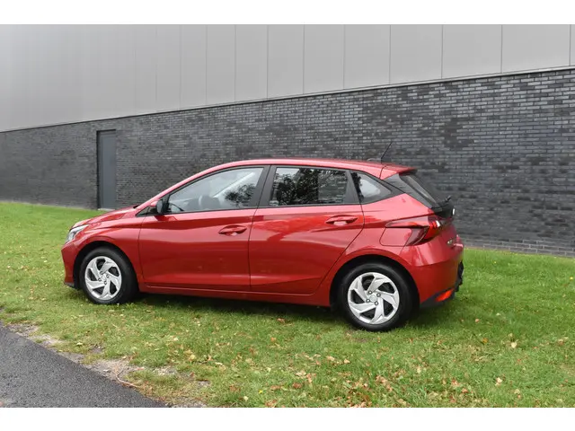 Hyundai i20 1.2 MPI i-Motion Airco stuur/stoel verwarming Parkeersensoren achter btw auto