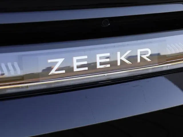 Zeekr 001