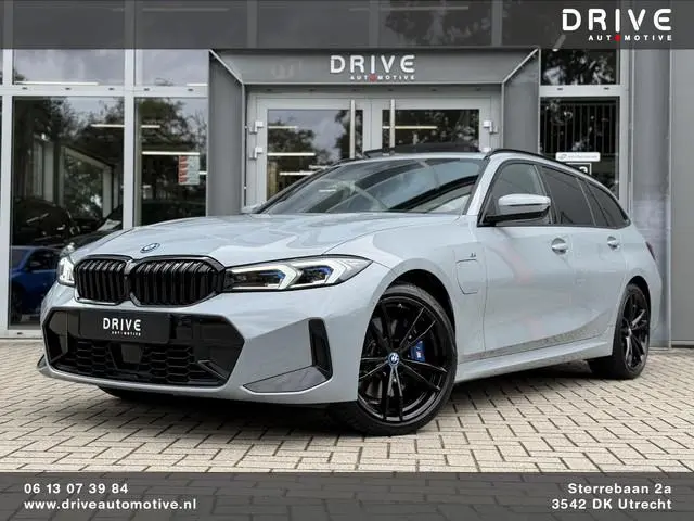 BMW 3-serie Touring 330e xDrive M-Sport Pro |Pano|Driving Ass Prof|Innovation|360Cam|19"|