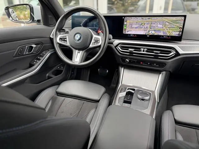 BMW 3-serie Touring 330e xDrive M-Sport Pro |Pano|Driving Ass Prof|Innovation|360Cam|19"|