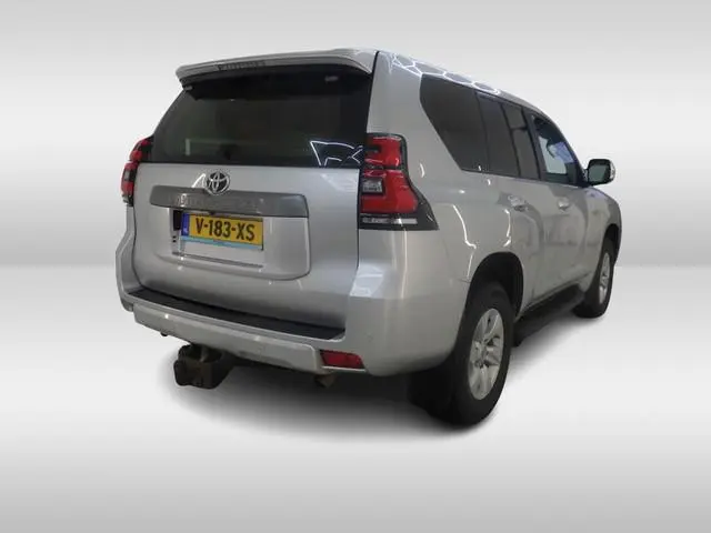 Toyota Land Cruiser 2.8 D-4D-F Challenger Window Van
