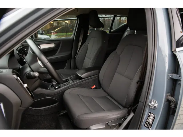 Volvo XC40 1.5 T4 Recharge Inscription Expression , Trekhaak, Stoel/stuurverwarming, BTW