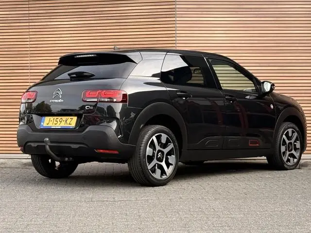 Citroën C4 Cactus 1.2 PureTech C-series Trekhaak / Camera / Clima / Carplay