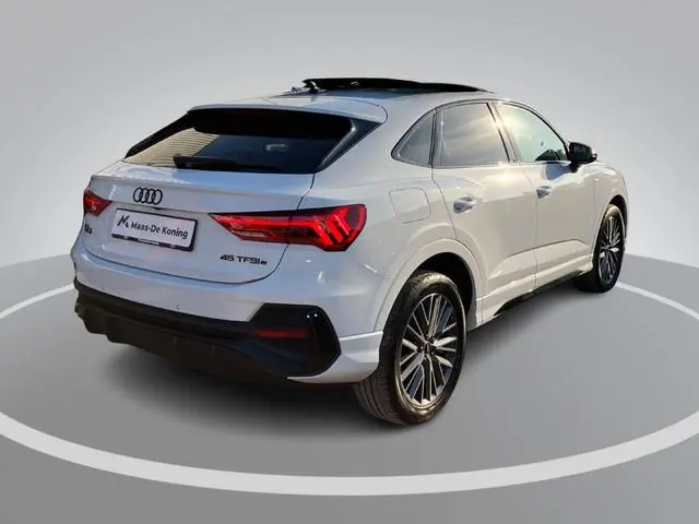 Audi Q3 Sportback 45 TFSIe 180KW/245PK S Edition Panoramadak · Camera + parkeersensoren · Apple/Andr...