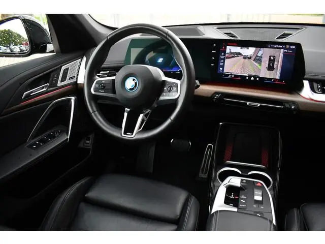 BMW iX1 xDrive30 M-Sport Pano ACC Trekh E-zetels HUD H/K Massage