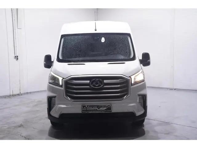 Maxus Deliver9