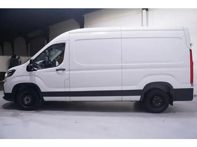 Maxus Deliver9