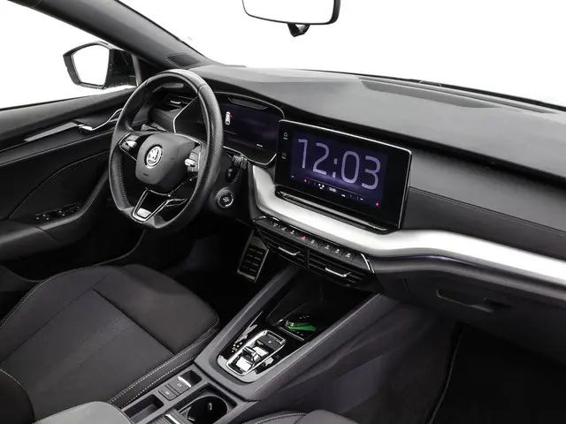 Skoda Octavia Combi 1.0 e-TSI 110pk DSG Sport Business Edition · Apple/Android Car Play · Inklap. Tr...