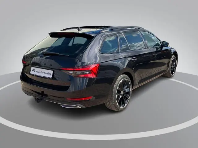Skoda Superb Combi 1.4TSI 180KW/245PK Sportline Business Panoramadak · Trekhaak · 360°Camera + Parke...