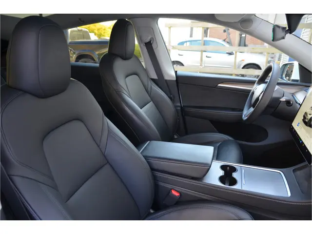 Tesla Model Y Long Range AWD 75 kWh Trekhaak (1.600kg), AutoPilot3.0 Ryzen