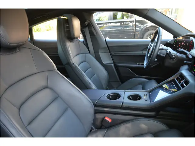 Porsche Taycan 4S Performance 84 kWh Sport Chrono, 4x4 + achteras besturing, Pano, incl. BTW