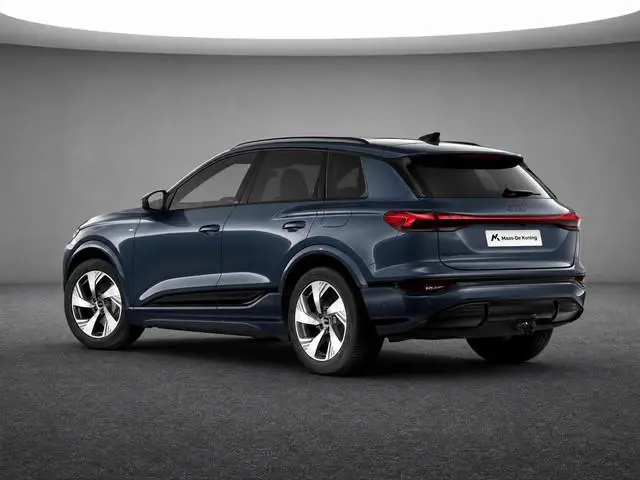 Audi Q6 e-tron S edition 83 kWh 252 PK · Adaptieve luchtvering · Glazen panoramadak · Trekhaak elek....