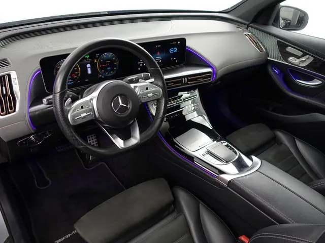 Mercedes-Benz EQC 400 4MATIC Premium Plus 80 kWh- Schuifdak, Memory Seats, Carplay, Android Auto, Sf...