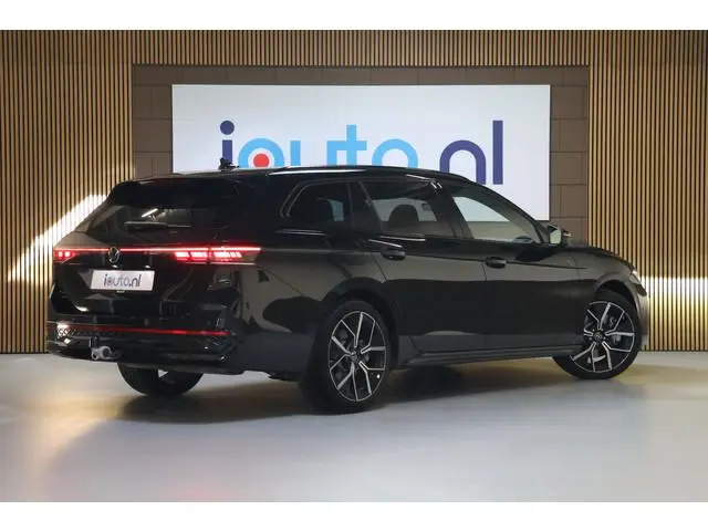 Volkswagen Passat Variant 1.5 eHybrid 272PK R-Line Black Style+ Leder/Pano/IQ.Light/360/Headup/HK/Na...