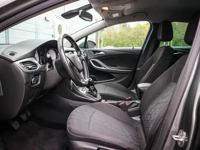 Opel Astra 1.0 Turbo 120 Jaar Edition | Clima | Cruise | Navi | Pdc voor/achter | Lichtmetaal | Alls...