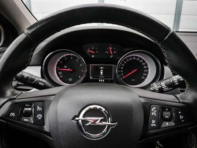 Opel Astra 1.0 Turbo 120 Jaar Edition | Clima | Cruise | Navi | Pdc voor/achter | Lichtmetaal | Alls...