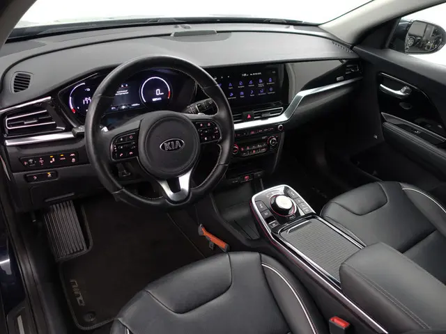 Kia e-Niro ExecutiveLine 64 kWh Aut- Stoelventilatie, Stuur/Stoelverwarming, JBL Audio, Memory, Carp...