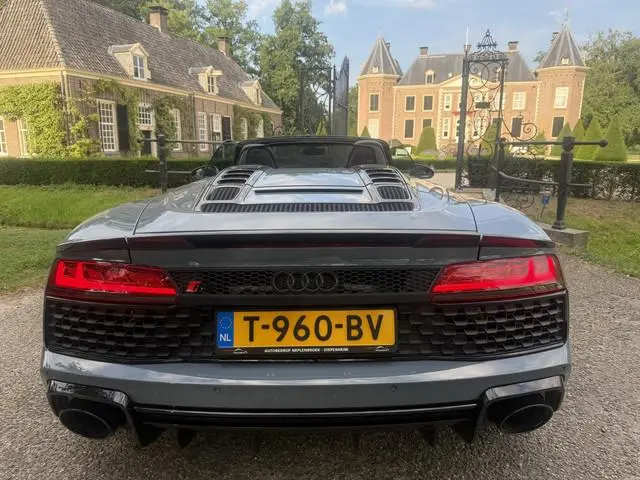 Audi R8