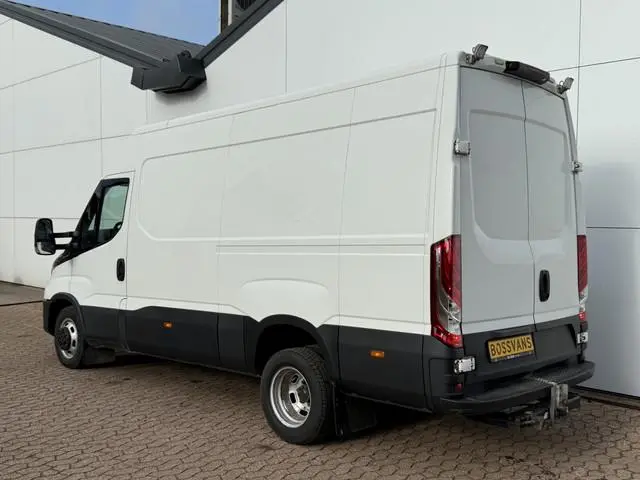Iveco Daily 35C18 3.0 Automaat L2H2 Dubbellucht LED 3.5t Trekhaak Adaptieve Cruise Standkachel Clima...
