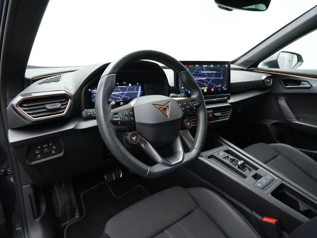 CUPRA Formentor 1.4 e-Hybrid 245 pk VZ | Kuipstoelen | Adaptief sportonderstel | Geheugenstoel