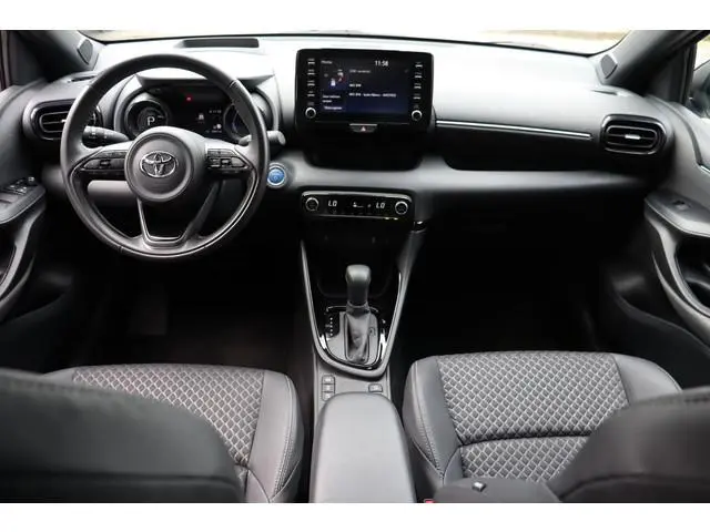 Toyota Yaris 1.5 Hybrid Executive Limited Bitone, HUD