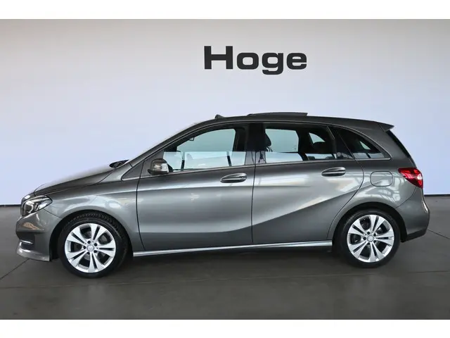 Mercedes-Benz B-klasse 180 Ambition Automaat Cruise Airco Navigatie Trekhaak Panoramdak 1e Eigenaar...