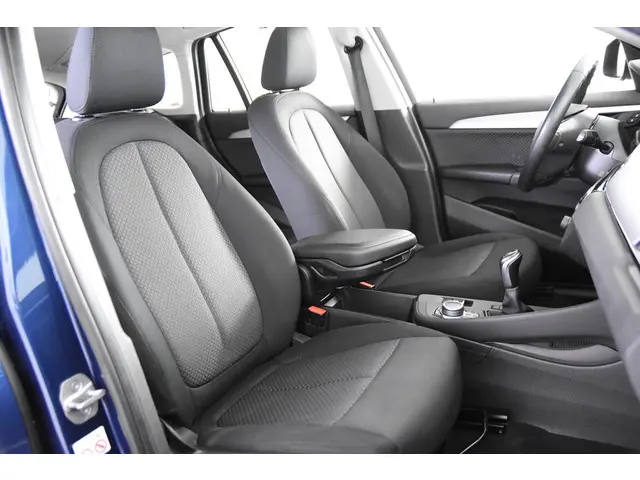 BMW X1 sDrive18i *1ste eigenaar*Navigatie*Standkachel*PDC*