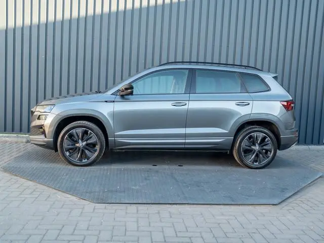 ŠKODA Karoq 1.5 TSI ACT Sportline Business | Trekhaak wegkl. | Elk. A-klep | Camera | Prijs Rijklaar...
