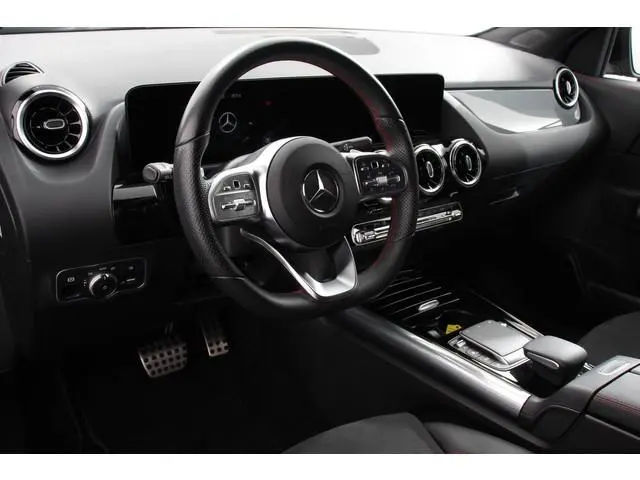 Mercedes-Benz GLA-klasse 200 AMG Line Automaat Stoelverwarming Navigatie Climate Control Camera Elek...