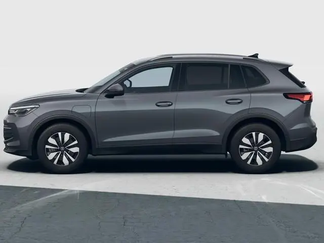 Volkswagen Tiguan Limited Edition 1.5 eHybrid 150 kW / 204 PK SUV 6 Stoelverwarming | Trekhaak | 360...