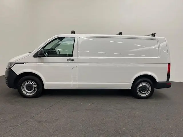 Volkswagen Transporter 2.0 TDI L2H1 110PK Airco Cruise Control Trekhaak Parkeersensoren Apple Carpla...