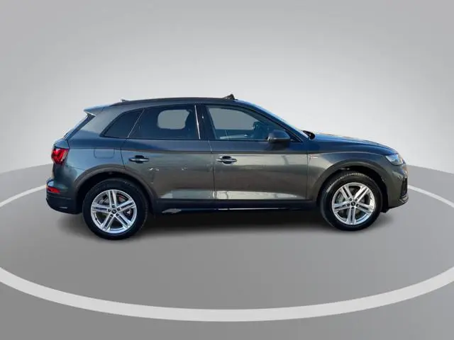 Audi Q5 50TFSIe 220KW/299PK S-edition  · Panoramadak · Camera + parkeersensoren · Trekhaak ·