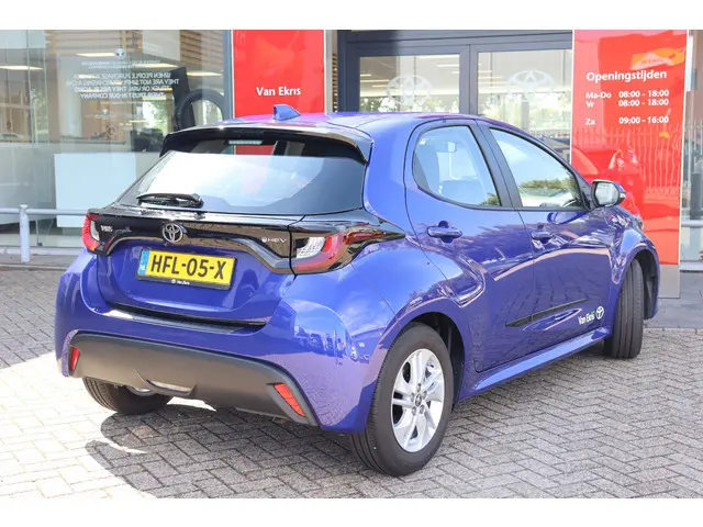Toyota Yaris 1.5 Hybrid 115 Comfort , Lichtmetalen velgen en nu met €3561 demovoordeel!