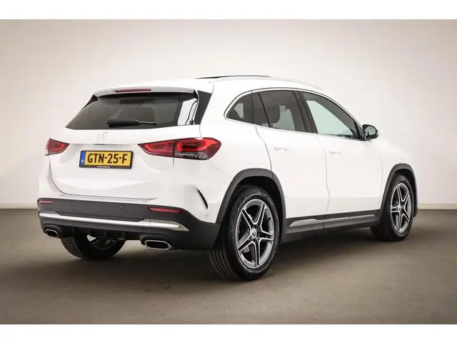 Mercedes-Benz GLA-klasse 180 AMG Line | PANORAMADAK | HALF LEDER | STOELVERWARMING | APPLE