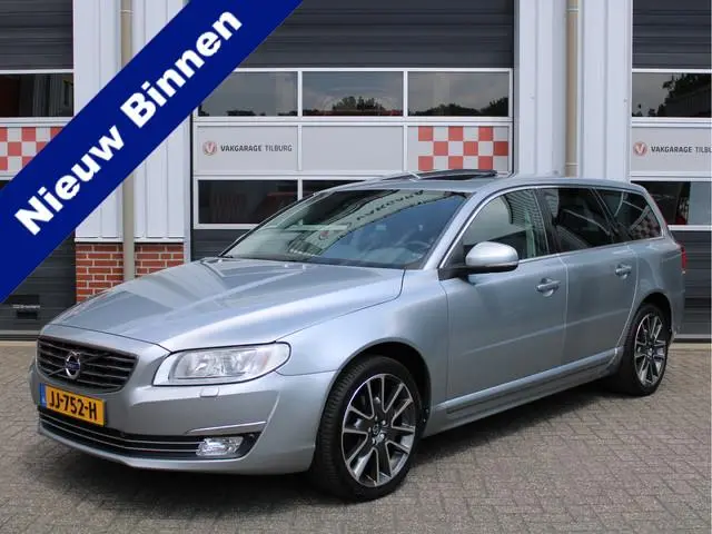 Volvo V70 2.0 T4 190pk Polar+ Standkachel/Dakraam/Leder/Voorruitverw./Stoelverw./Trekhaak/18inch