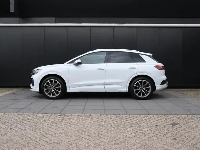 Audi Q4 e-tron 40 Launch edition S Competition 77 kWh | LEDER | STOELVERW. | HEAD-UP | CAMERA | NAVI...