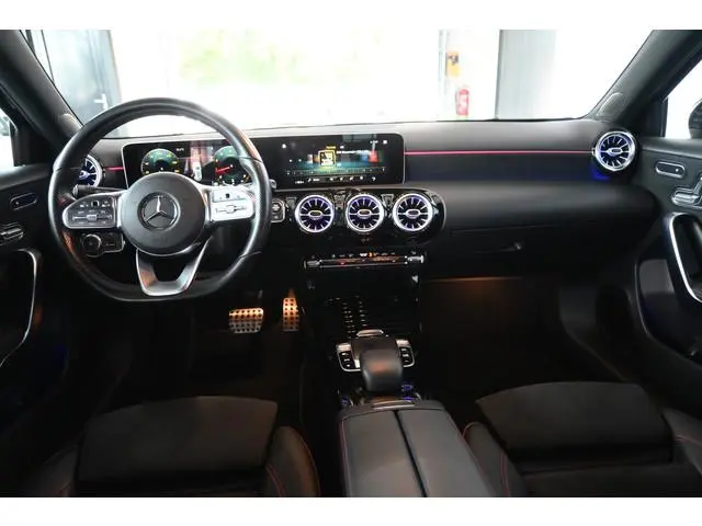 Mercedes-Benz A-klasse 180 Premium Plus Automaat Panormadak CarPlay Led Cruise Control Clima Sfeer S...