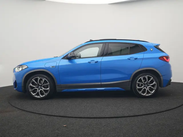 BMW X2 xDrive25e M Sport PHEV 220pk Dealer O.H. | Trekhaak Afn. | Panodak | Adaptive Cruise | Head U...