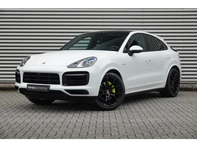 Porsche Cayenne Coupé 3.0 E-Hybrid | Sport Chrono | Pano | Alcantara | Luchtvering | HUD | Memory |...