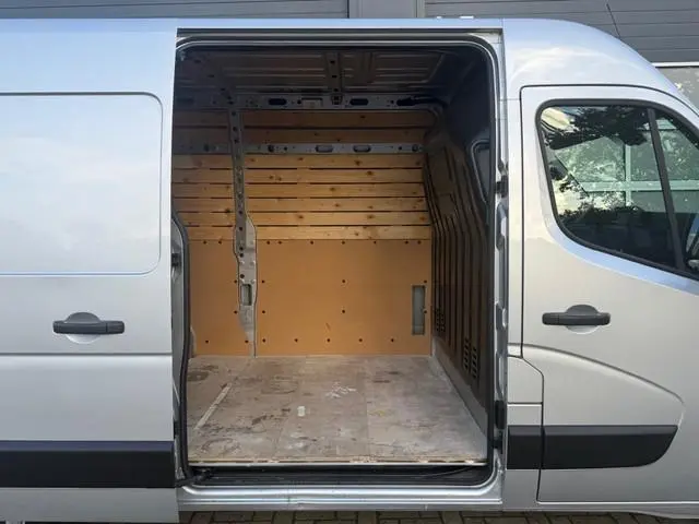 Renault Master 2.3 TDCi 135PK L2H2 / Navi / Trekhaak / Airco / Comfort Stoel