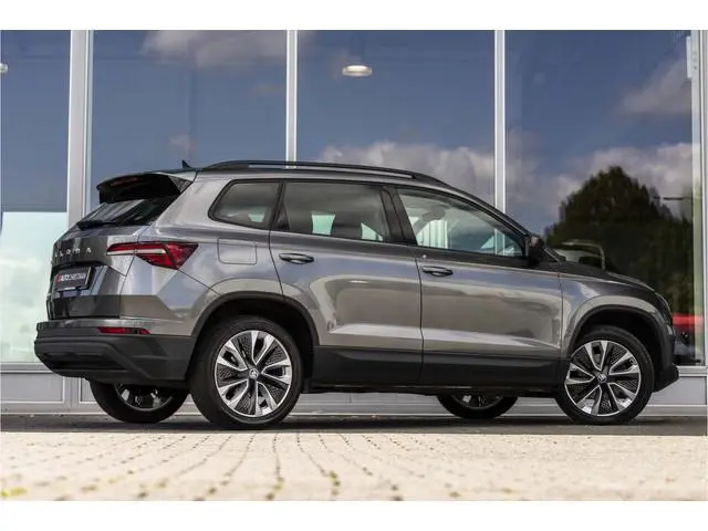ŠKODA Karoq 1.5 TSI ACT Business Edition | Camera | Keyless | Carplay